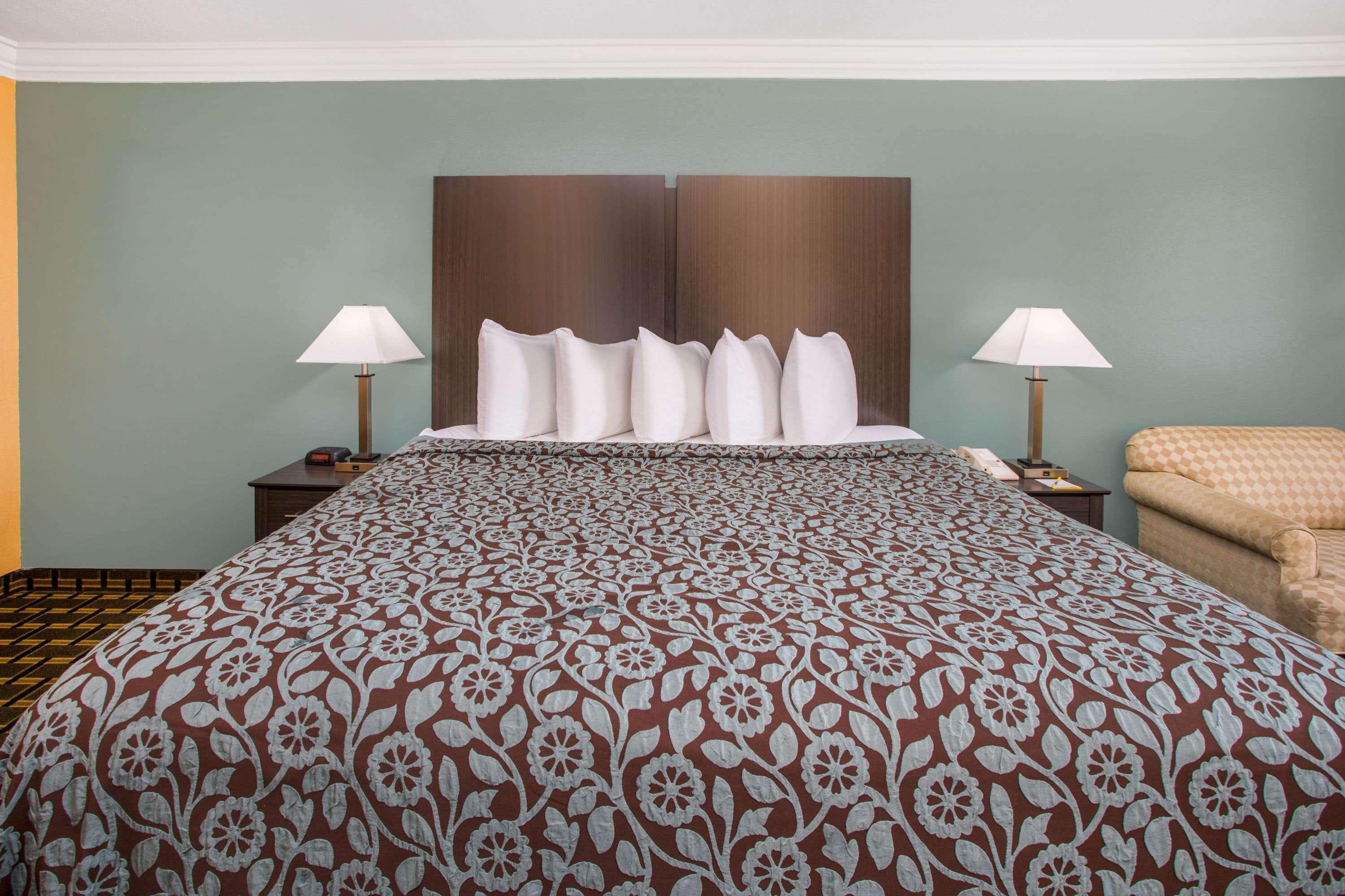 Days Inn By Wyndham Crowley Exteriér fotografie