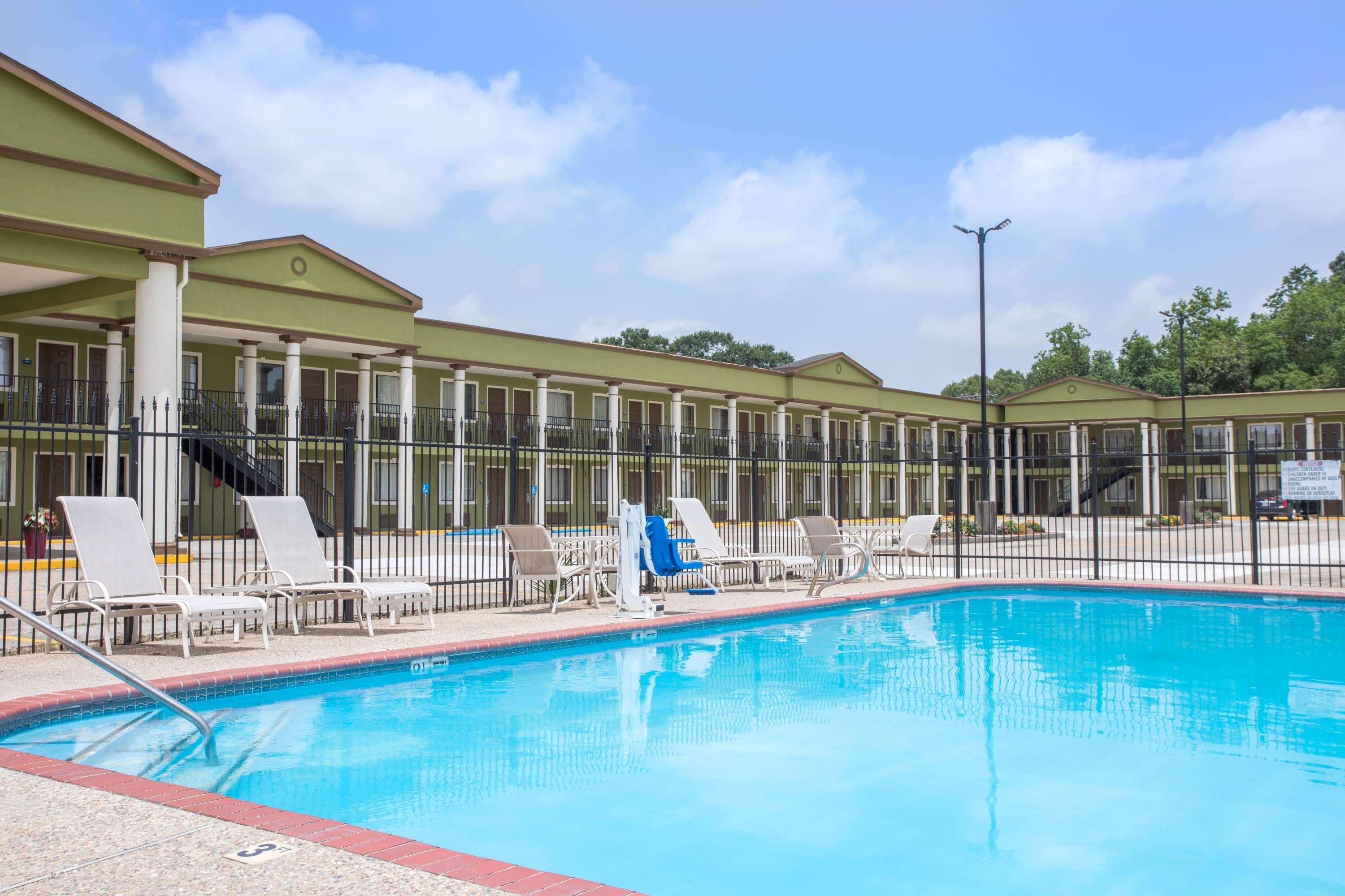 Days Inn By Wyndham Crowley Exteriér fotografie