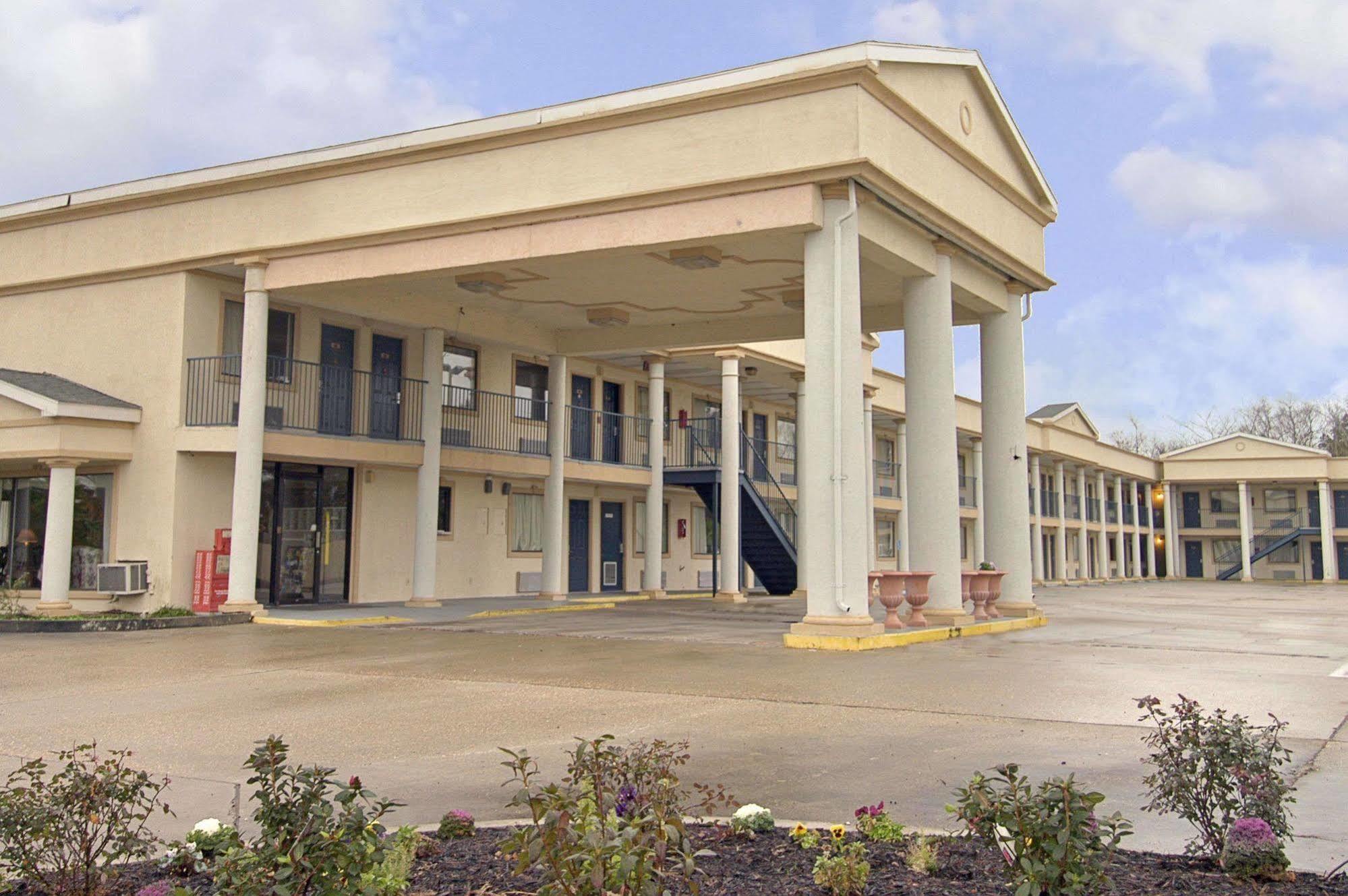 Days Inn By Wyndham Crowley Exteriér fotografie